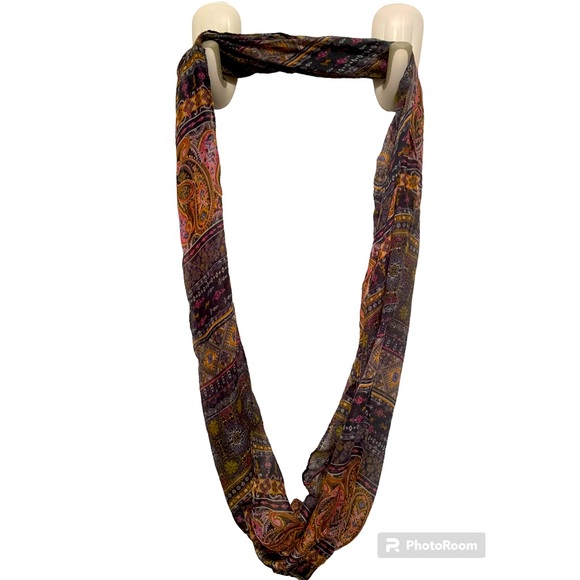 Ardene infinity scarf o/s - with design - Picture 2 of 6